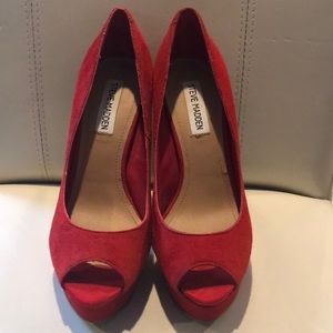 Steve Madden Alliance Suede Pump
